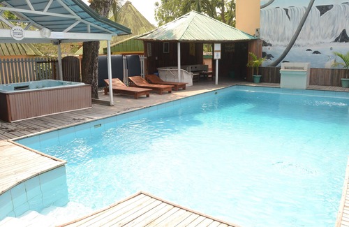 Kribi Cabine | 04. Cabane dans Manguier vue mer 1 chambre 3 lits
