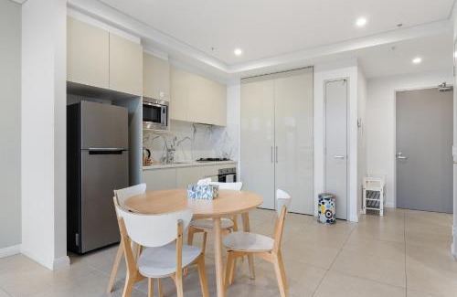 Mascot Appartement | 04M New 1BR apartment near Airport and City with Free visitor parking