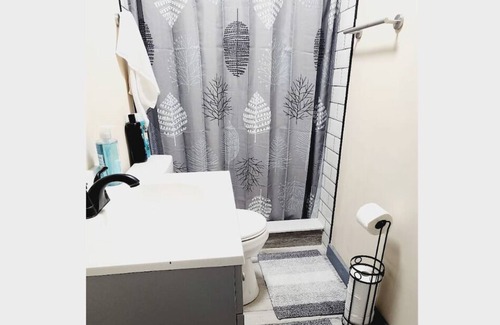 Primos Secane Maison | #07 Basement Room With Queen Bed + TV in Angora