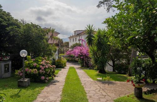 Sestri Levante Appartement | 070 - Villa OLANDA con veranda VISTA MARE a 5 minuti SPIAGGIA con PISCINA CONDOMINIALE