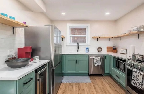 Livingston Park Maison | 09) Large 3 bedroom with Hot Tub & Fenced Yard!