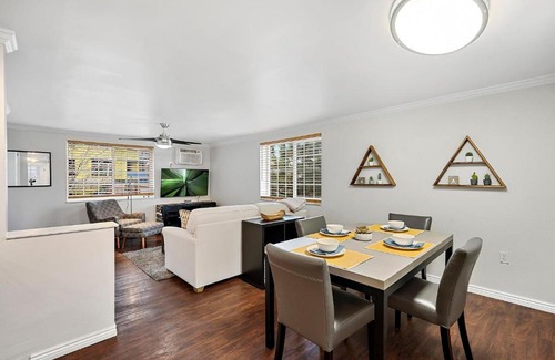 Englewood Appartement | 1 1 Bright Corner Unit Walkability & Close to Hospitals