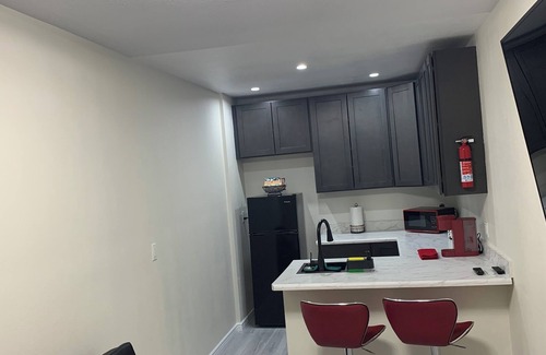 Royal Crest Rancheros Appartement | 1,2,3,4 Escape comfort & style. You'll love it!"