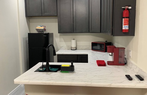 Royal Crest Rancheros Appartement | 1,2,3,4 Escape comfort & style. You'll love it!"