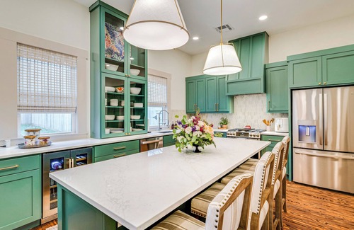 Brenham Maison | 1/2 Mi to Downtown Shops: Brenham Home w/ Fire Pit