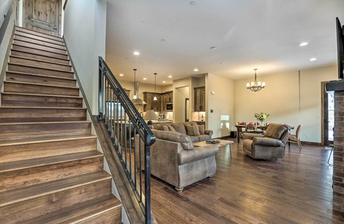 Golden Maison | 1/2 Mi to Dtwn: Golden Gem w/ Patios!