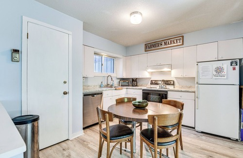 Warren Copropriété | < 1/2 Mi to Sugarbush Resort: Condo w/ Deck!