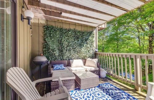 Warren Copropriété | < 1/2 Mi to Sugarbush Resort: Condo w/ Deck!