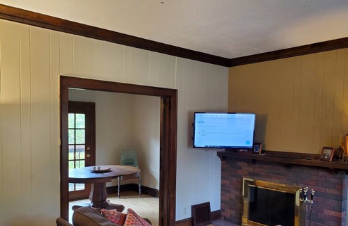 Stevens Point Maison | 1.5 miles from Sentry World or from the historic town square in Stevens Point.