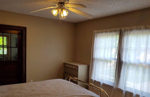 Stevens Point Maison | 1.5 miles from Sentry World or from the historic town square in Stevens Point.
