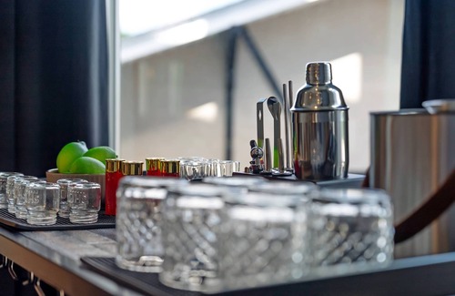 Buena Vista Maison | 1.5 Miles to DT | Speakeasy | Poker | City Views