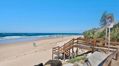 Dicky Beach Maison | 1 - 5a Coochin Street, Dicky Beach - 200m To Beach