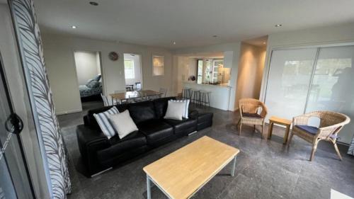 Dicky Beach Maison | 1 - 5a Coochin Street, Dicky Beach - 200m To Beach