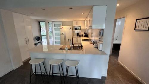 Dicky Beach Maison | 1 - 5a Coochin Street, Dicky Beach - 200m To Beach