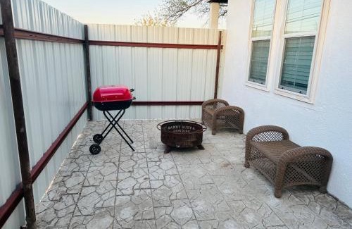 Midland Maison | #1 - 5BR 1BA - Unit A - Private Entire Home - WiFi
