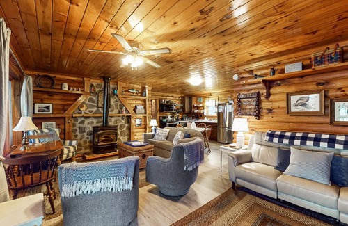 Valois Maison | 1-acre lakefront log cabin with dock, 50 ft water frontage, hot tub, & deck
