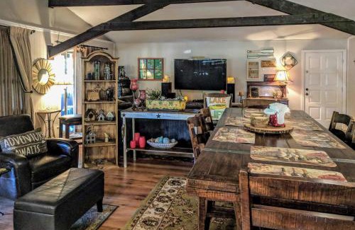 Log Cabin Maison | 1-Acre Rustic Lake Resort with Outdoor Entertainment