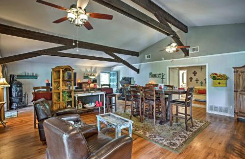 Log Cabin Maison | 1-Acre Rustic Lake Resort with Outdoor Entertainment