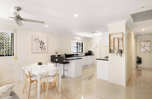 Sunnybank Appartement | 1 Bdr Apt! Train! 2 Parking! Local Shops! 1144D1