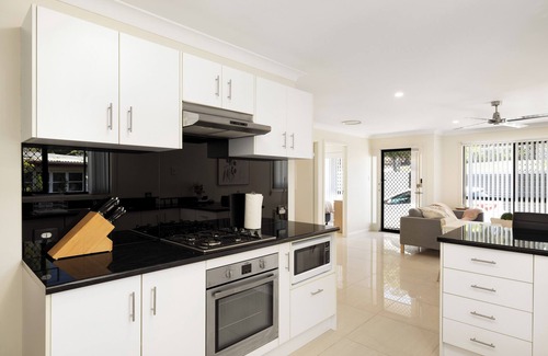 Sunnybank Appartement | 1 Bdr Apt! Train! 2 Parking! Local Shops! 1144D1
