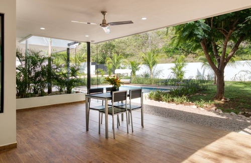 Canafistula Station Balnéaire | 1 BDR-SLEEPS UP TO 4 - POOL VIEW -10 MIN FROM TAMARINDO BEACH! GATED COMMUNITY