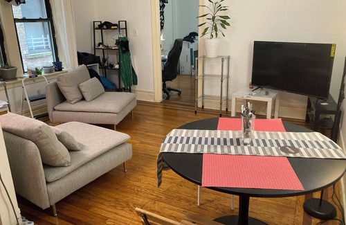 McGinley Square Copropriété | 1-BDR with full size bed, AC & WiFi in a 2-BDR Apt near Journal Square Station