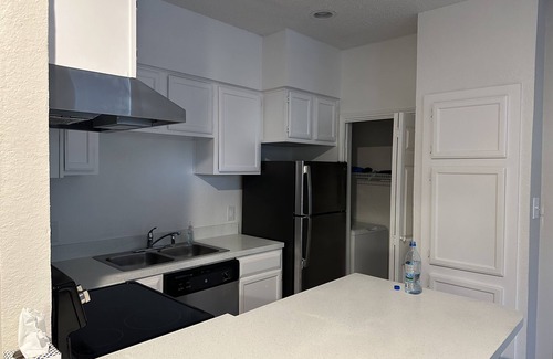 Dallas Appartement | 1 bed 1 bath. Lake and pool access. Comfortable, quiet, study and relax suite.