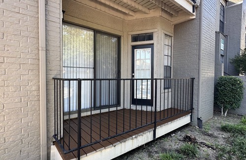 Dallas Appartement | 1 bed 1 bath. Lake and pool access. Comfortable, quiet, study and relax suite.