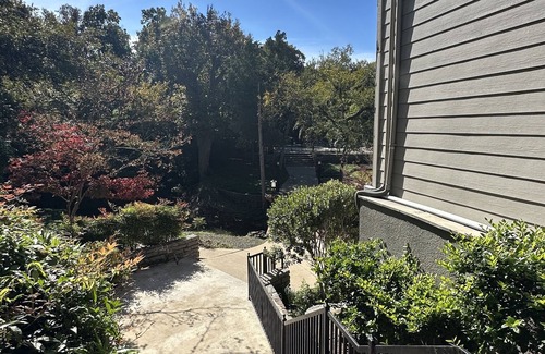 Dallas Appartement | 1 bed 1 bath. Lake and pool access. Comfortable, quiet, study and relax suite.