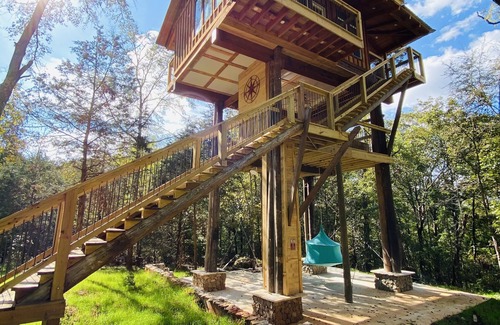 Jackson Maison | 1 bed 1 bath Treehouse called the Firetower