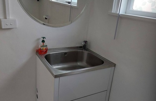 Massey Appartement | 1 Bed 1 Bathroom w Parking sleeps 3