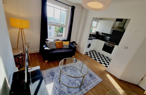 Mile End Appartement | 1 Bed Apartment -Near tube/Hospital/Queen Mary Uni