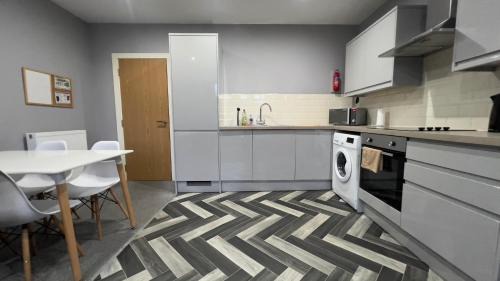 Chapeltown Appartement | 1 bed Apt close to Leeds Arena Sleeps up to 4 people F6