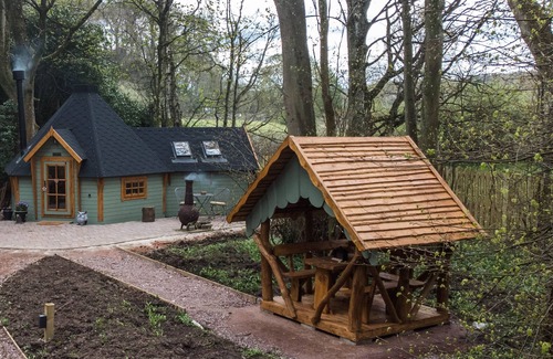 Carluke Cottage | Cozy Carluke Lodge Retreat