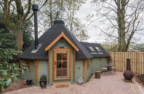 Carluke Cottage | Cozy Carluke Lodge Retreat