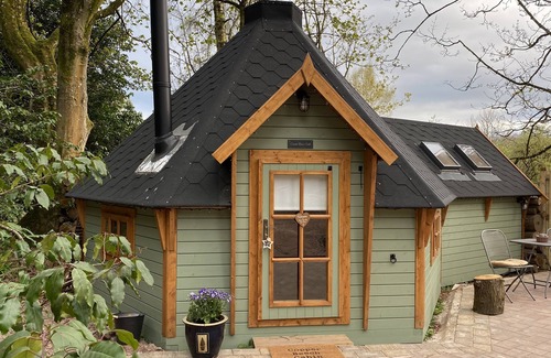 Carluke Cottage | Cozy Carluke Lodge Retreat