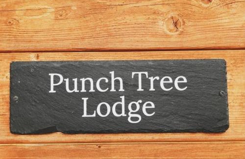 Carluke Maison | 1-Bed Cabin 2 adults Wood Burning Hot Tub & Fire