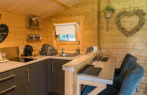 Carluke Cabine | Tranquil Cabin Retreat in Carluke