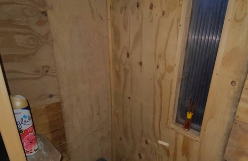 Horns Cross Cabine | 1 Bed Cabin - Sleeps 2 - HotTub - Parking - Garden