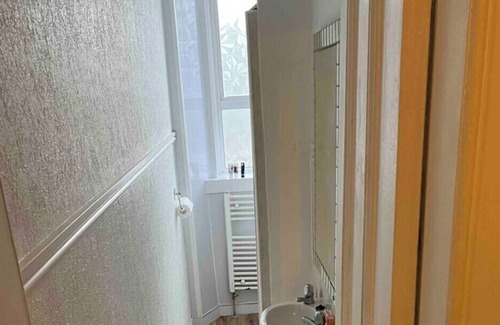 Gourock Appartement | 1 bed Flat With Basic Furnishings & White Goods