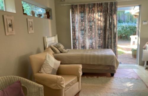 Umzumbe Appartement | 1 bed garden flat