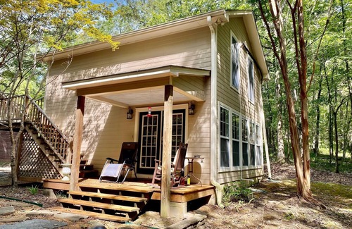 Oxford Maison | 1 bed guesthouse w/ sofa sleeper on 15 acres 10 minutes from anywhere in Oxford