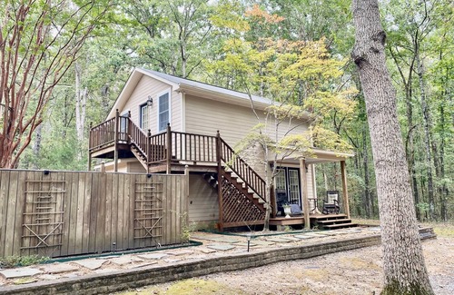 Oxford Maison | 1 bed guesthouse w/ sofa sleeper on 15 acres 10 minutes from anywhere in Oxford