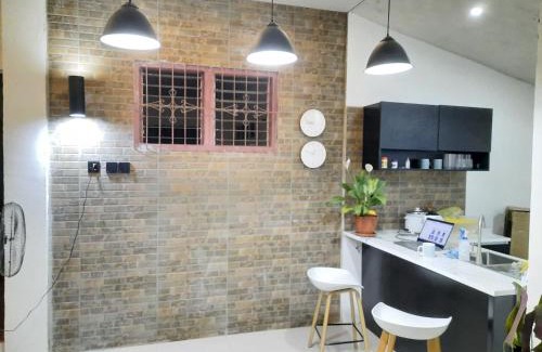 Zamboanga Maison | 1 Bed House - Sleeps 2 - Pets - Parking - Wifi