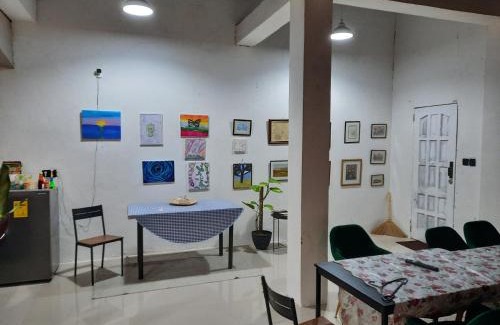 Zamboanga Maison | 1 Bed House - Sleeps 2 - Pets - Parking - Wifi