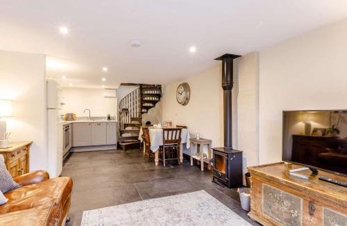 Nunney Maison | 1 Bed in Bath 83834