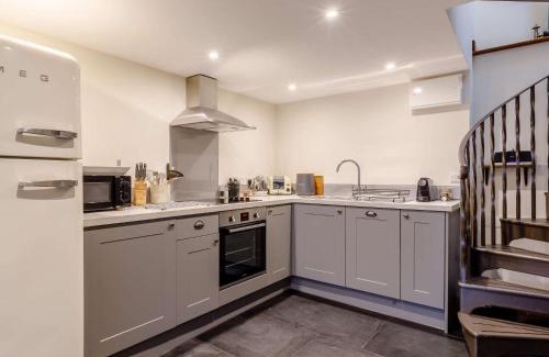 Nunney Maison | 1 Bed in Bath 83834