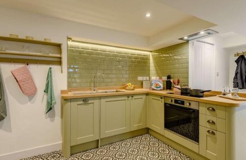 Holworth Maison | 1 Bed in Wool 88099