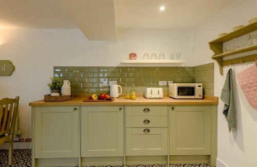 Holworth Maison | 1 Bed in Wool 88099