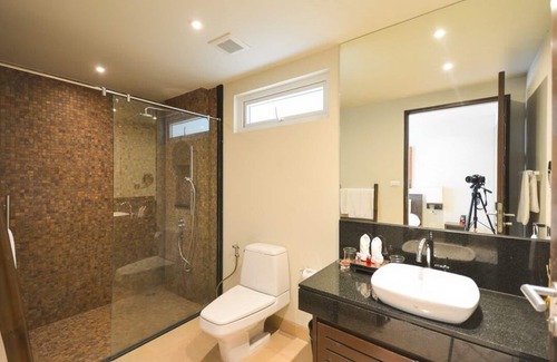 Rawai Station Balnéaire | Chambre 1 lit au condo au bord de l'eau / directe au bord de l'océan